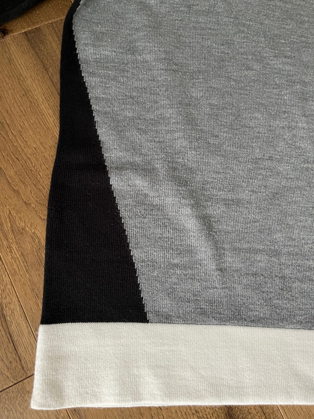 French Connection Women's Gray Black White Colorblock Crewneck Sweater - Size M - Picture 8 of 8